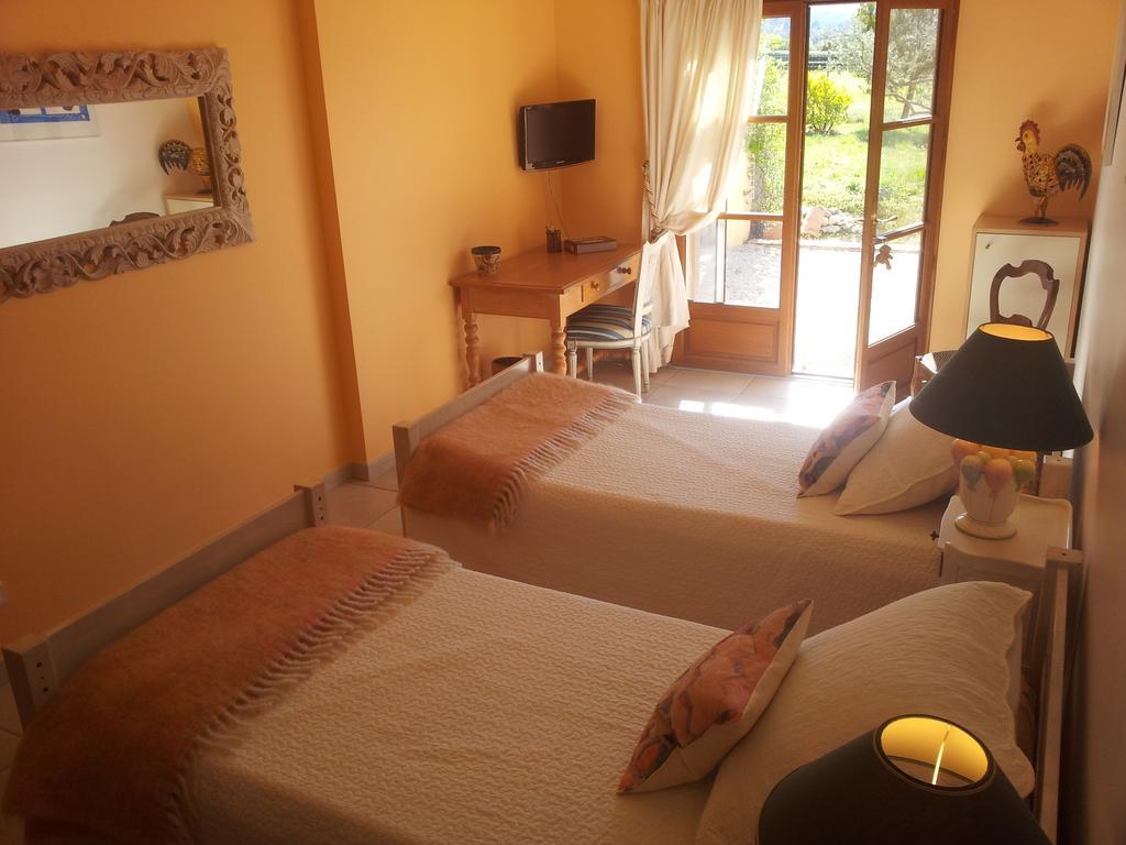 Bed and Breakfast Lamanderie En Provence Alleins Pokoj fotografie